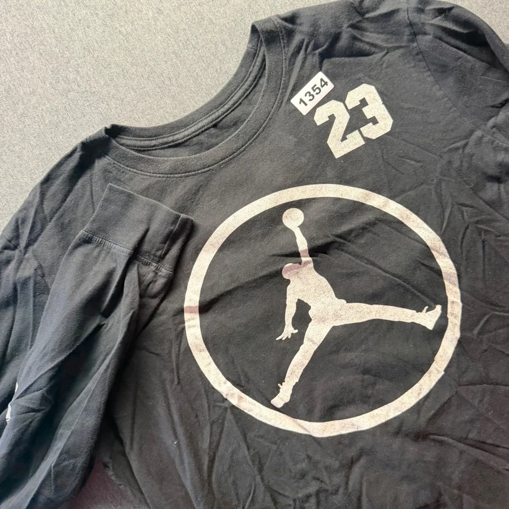 Jordan Mens Long Sleeve T-Shirt Black Jumpman 23 Graphic Sleeve Logo Tee